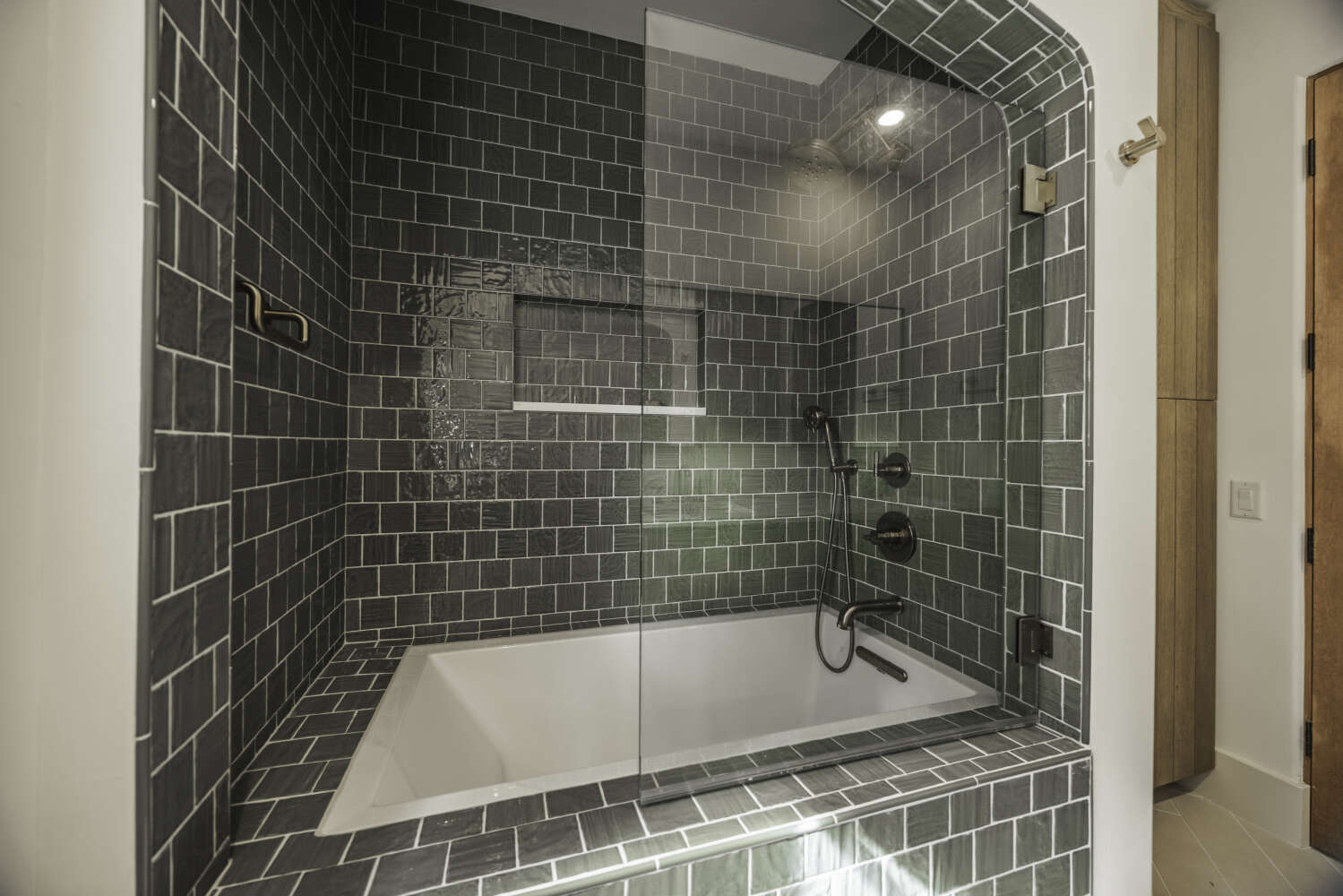Arched tiled tub and shower enclosure